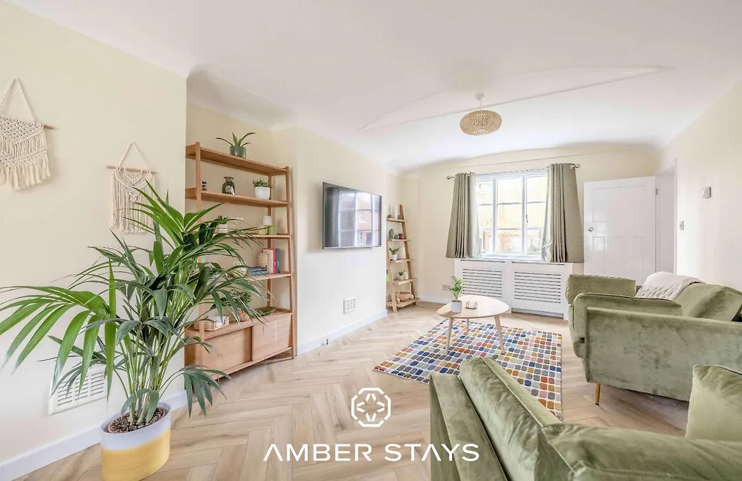 Cosy 3 Bed Cottage In Windsor, Perfect For Small Families & Couples, Sleeps 5-1